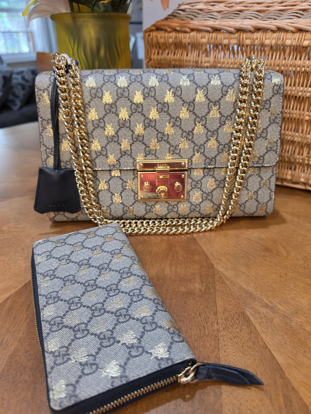 Gucci GG Supreme Bee Print Chain Shoulder Bag with Matching Zip Around Wallet